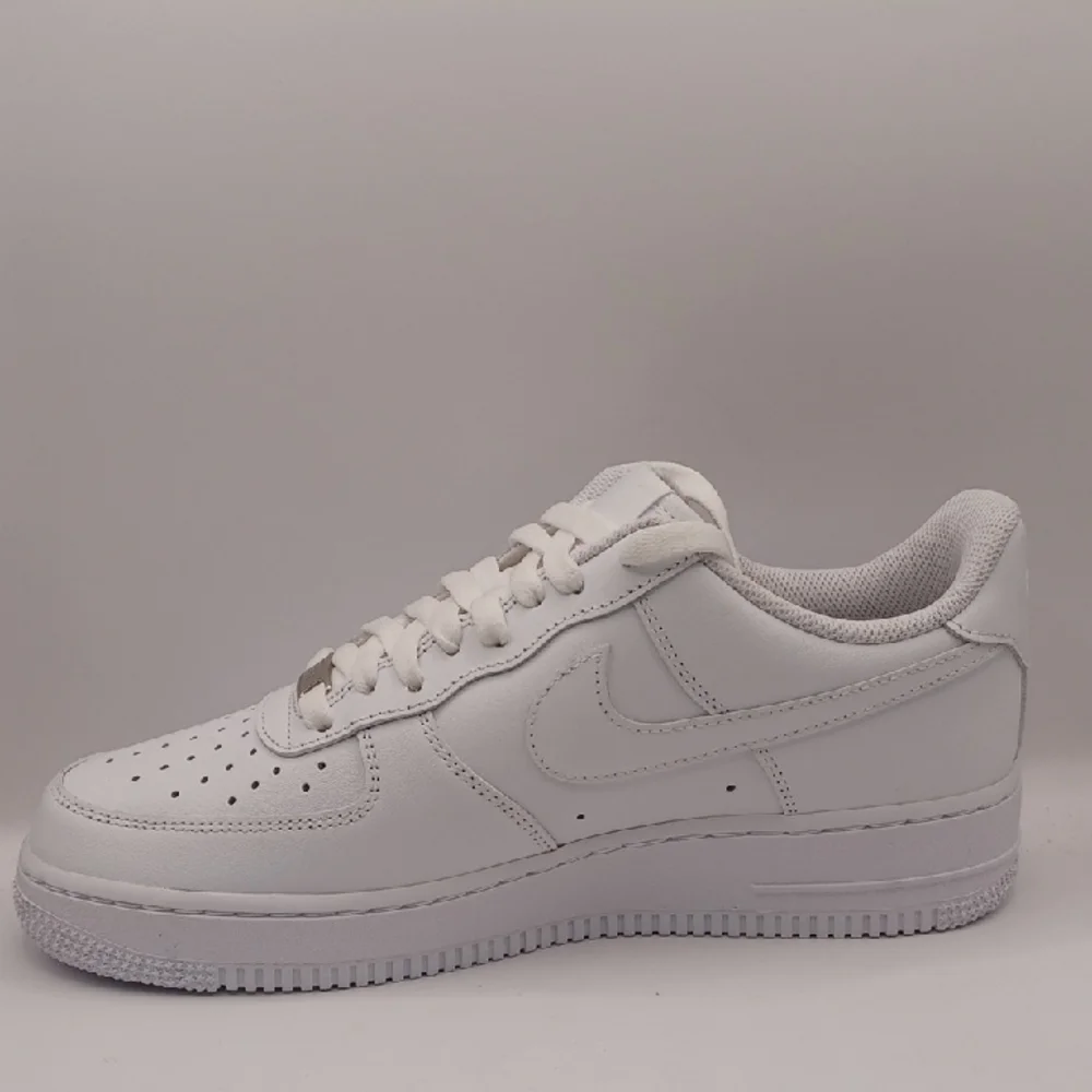 NEW Nike Air Force 1 Triple White Sneakers Men Size 10 US DD8959-100 - Picture 9 of 13